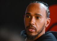 刘易斯·汉密尔顿(Lewis Hamilton)在对非洲难民进行了情感访问后，呼吁对他们给予更多的同情