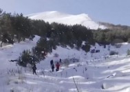 滑雪胜地雪崩导致18岁少年柔道明星死亡，尽管人们努力营救他